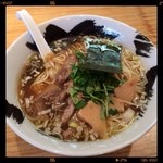 醤油らーめん 750円