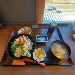 魚津丸食堂 - カニ身丼
