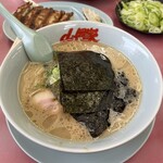 山岡家 - 料理写真:醤油ラーメン、690円。