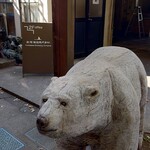 MOKICHI TRATTORIA - 白熊の置物