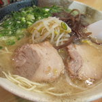 博多ラーメン華 - ラーメン　580円