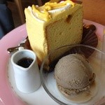 岡山珈琲館 - カボチャのシフォンケーキ@380円