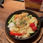 バル レオン - のび〜るチーズのグリル野菜　〜スキレットスタイル〜