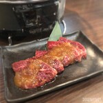 炭火ほるもん 真 - 牛ハラミ ニンニク中 880円