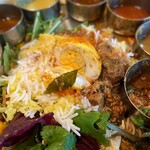 多国籍食堂 錆と煤 - たまごカレーの玉子。割ってみた。