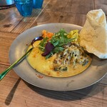 多国籍食堂 錆と煤 - ぐっじょぶしながら食べてた。相当美味しかったらしい。