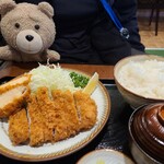 Tonkatsu Kazoku - 小ロースカツ定食プラスカニクリームコロッケ