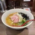 鶏白湯 とりまる - 鶏白湯ラーメン 塩。旨し。