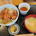 若狭 醤油かつ丼と豚汁 厳選味覚 うまもんや - チキンカツ丼_¥1,100