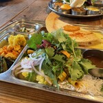 多国籍食堂 錆と煤 - こっちにはドーサが付いている。ドーサはお米とお豆で作るクレープの事。甘くは無いです。