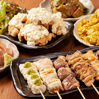We have a wide selection of Grilled skewer dishes, including hand-skewered Yakitori (grilled chicken skewers)! The unique dishes are also delicious.
