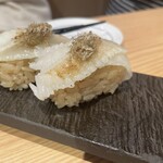 Sushi Sakesakana Sugi Dama - 炙り昆布締めえんがわ