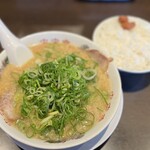 来来亭 - こってりラーメン 刻みネギ多め+ライス中盛(無料) ¥850-