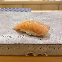 鮨 神楽 - サワラの醤油漬け