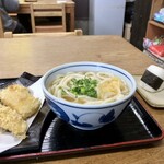 225437579 - かけうどん、天盛り（海老天）おにぎり