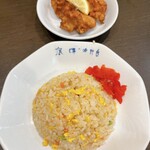 味の時計台 - 半チャーハン+唐揚げセット✨チャーハンは薄味〜♪でもそれがいい❤️