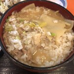 東楊軒 - で、締めにご飯、投入〜。