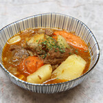 Beef tendon stew in tomato