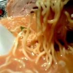 ラーメン由 - 味噌麺リフト（ピンボケ御免）