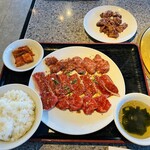 焼肉牛心 - 料理写真:特盛セットBと激辛柔らか牛すじ