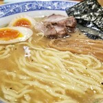 中華そば 青葉 - 麺の表情など。