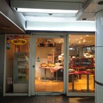 Koubeya - 丸ノ内線・西新宿駅の改札出てすぐ左の玄関。