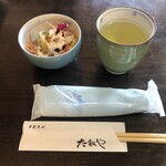 Teuchi Soba Taneya - お茶・サラダ