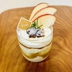 おやつと珈琲 TSUI - りんごとルバーブのレアチーズ