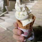 ゑびすや土産店 - 豆腐のソフトクリーム