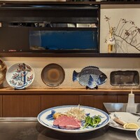 神戸ステーキ きづな - カウンターからの店内の様子。