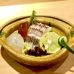 味ひろ - お造りは明石の鯛と伊勢海老