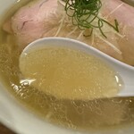 中華そば しば田 - 鶏と豚の旨味にほんのり香る魚介の風味をすっきりした塩ダレでまとめた逸杯