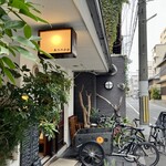 Année - 店名は通りの名前から？