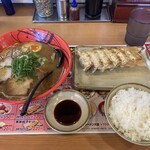 博多ラーメン げんこつ - 今日のランチ美味しそうでしょ！。