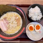 Ramen Fujimi - 濃厚白湯(塩)のランチセット(¥1000)