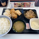 吉野家 - 唐揚げ、牛皿w定食　単品タルタルソース付き