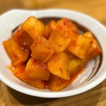 炭火焼肉ホルモンさわいし - カクテキ