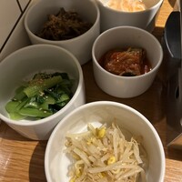 ビーフキッチン 渋谷店 - ナムル4種、キムチ