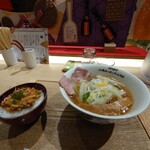 創業麺類元年 坂本龍馬が愛したラーメン食堂 - 