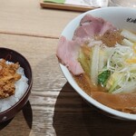 創業麺類元年 坂本龍馬が愛したラーメン食堂 - 