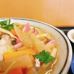 ふる里うどん  - 根菜は、トロトロになるまで
      よく煮込まれてます