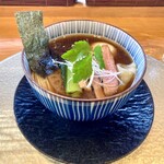 Chuukasoba Narugami Shokudou - 中華蕎麦　900円
                        特製トッピング(地鶏の味玉＋ワンタン2個) 250円
