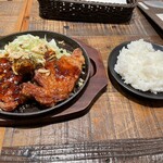 Shumattsu Bia Dainingu - 甘塩っぱいソースにガーリックバターの組み合わせでご飯が進みます。糖質制限してるのにw