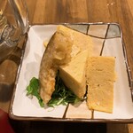 立ち飲み居酒屋ラクミ - どちらかと言うと甘めの冷たいだし巻きと、カボチャ天。