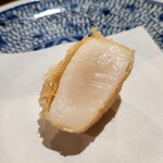 天ぷら浅沼 - 〆帆立、もう鮨屋さんの仕事よ、食感伝わるように写真を撮ったつもり