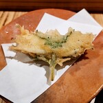 天ぷら浅沼 - 追加・白魚の大葉巻き、20匹位を大葉で束ねて