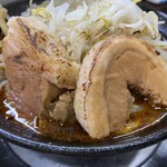 自家製麺 麺でる - チャーシューのアップ