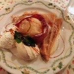 クレープリー・アルション - また紅玉リンゴの＾＾（リンゴの皮が一番酸味があることが分かりました、ので先に食べた　笑）