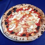 トラットリア・イタリア - ピッツァ クワットロ　フォルマッジョ　4種のチーズのピザ