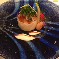 ラ・ロシェル 南青山 - 蕪のシャルロット仕立てに小えびとイクラを乗せアネットの香りで